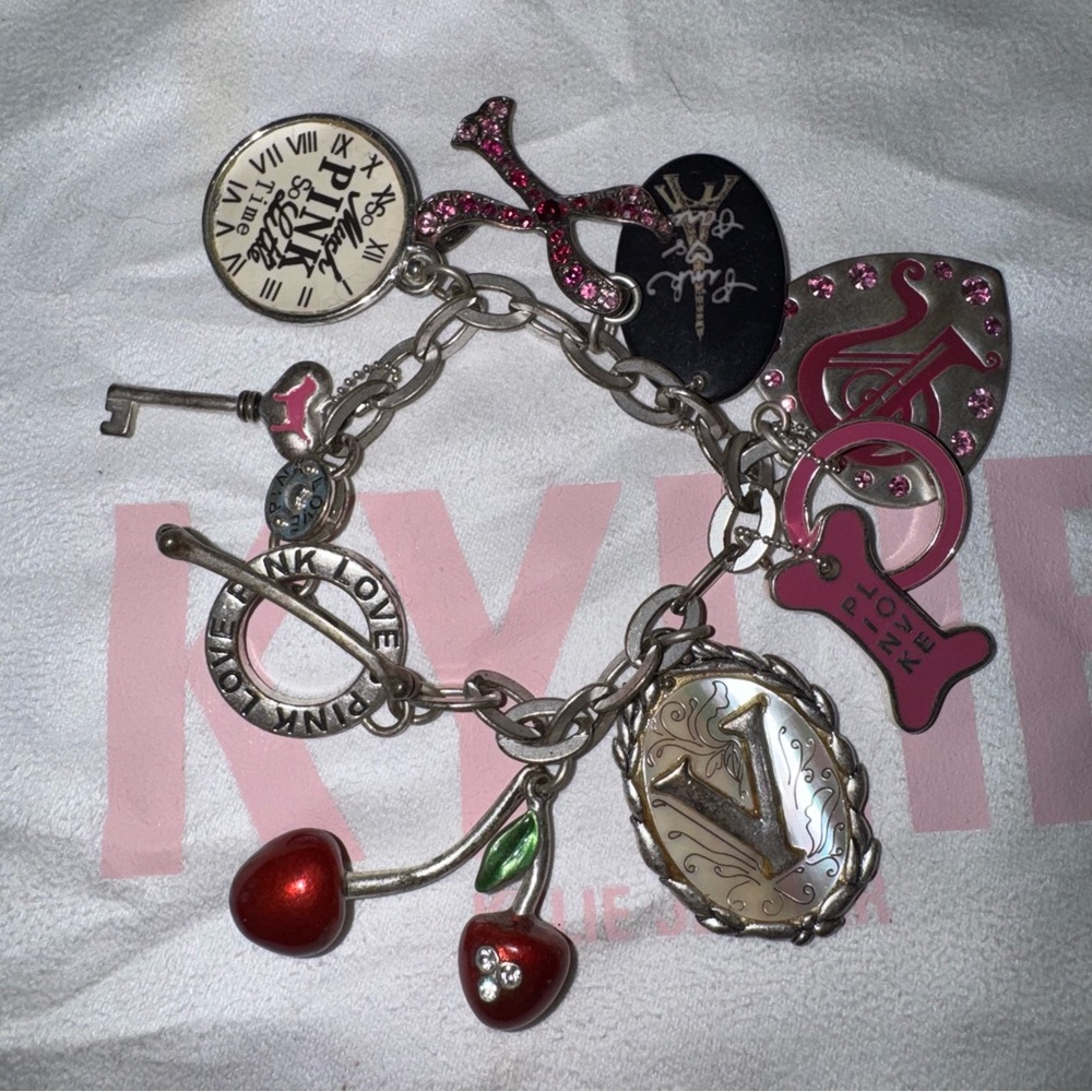 EXTREMELY RARE HTF VINTAGE VICTORIAS SECRET VS PINK BRACELET Charms